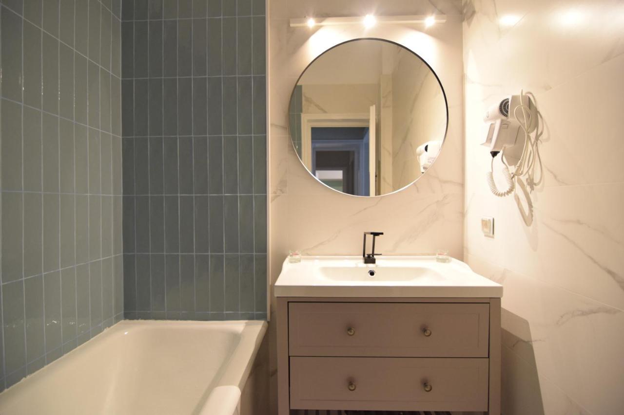 Beautiful Apartment In Old City Bukarest Eksteriør billede