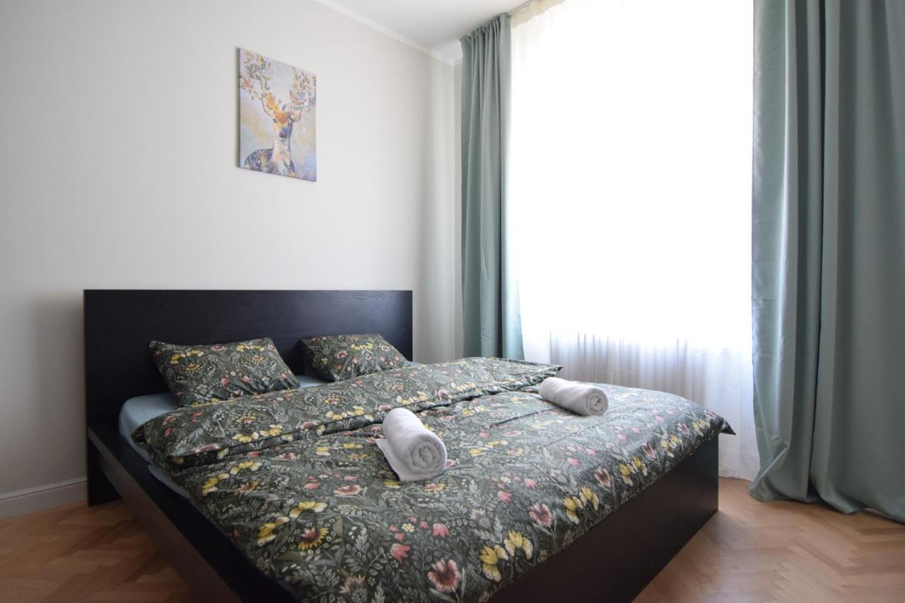 Beautiful Apartment In Old City Bukarest Eksteriør billede