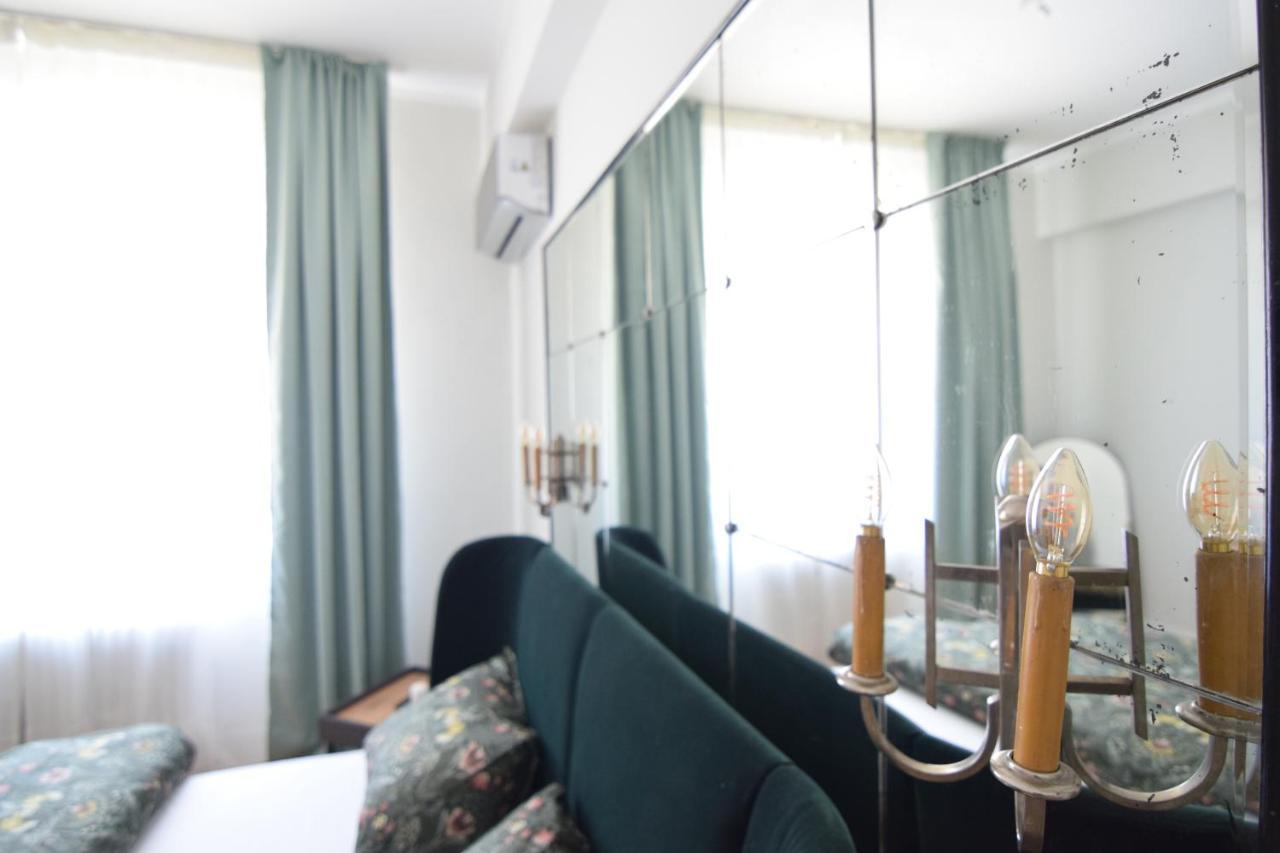 Beautiful Apartment In Old City Bukarest Eksteriør billede
