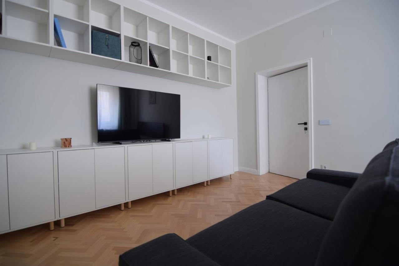 Beautiful Apartment In Old City Bukarest Eksteriør billede