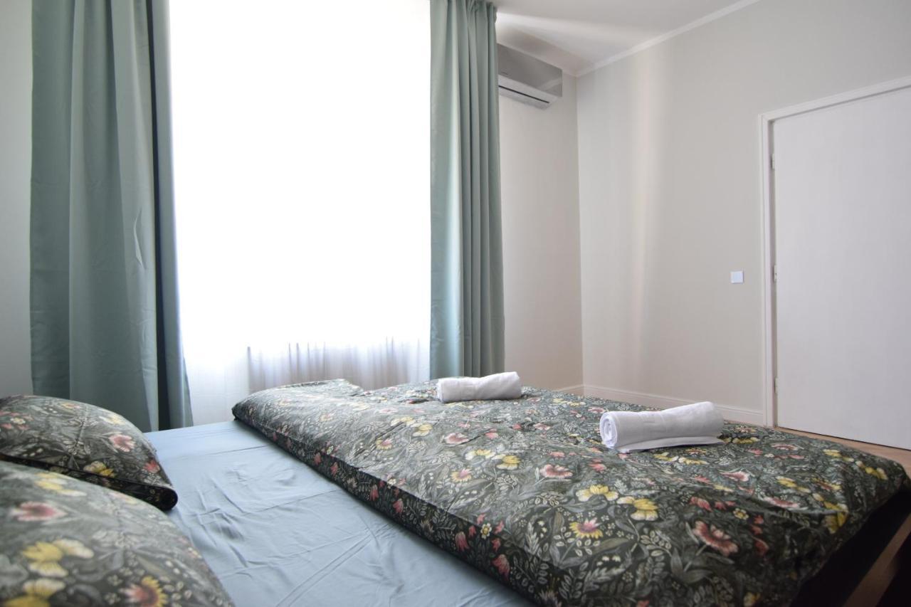 Beautiful Apartment In Old City Bukarest Eksteriør billede