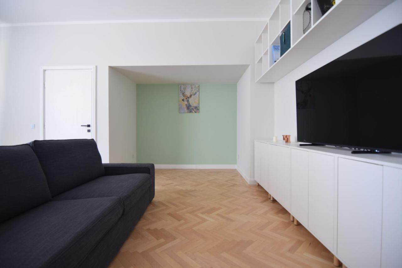 Beautiful Apartment In Old City Bukarest Eksteriør billede