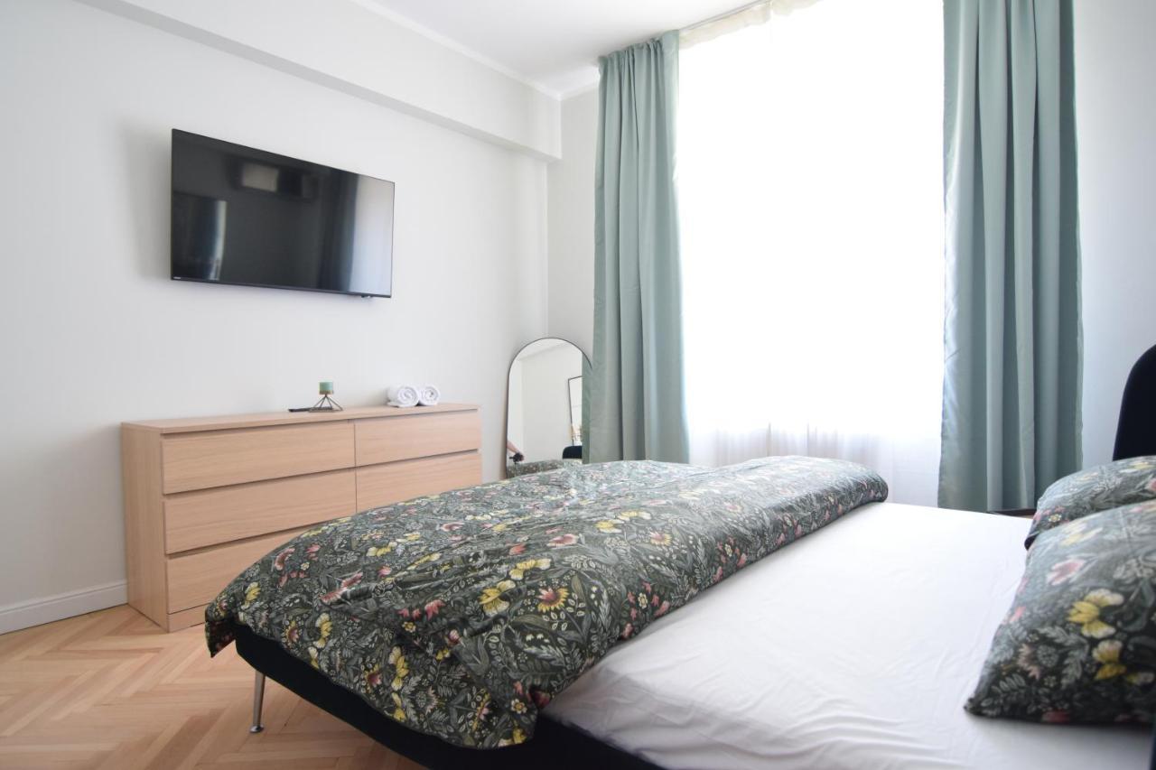 Beautiful Apartment In Old City Bukarest Eksteriør billede