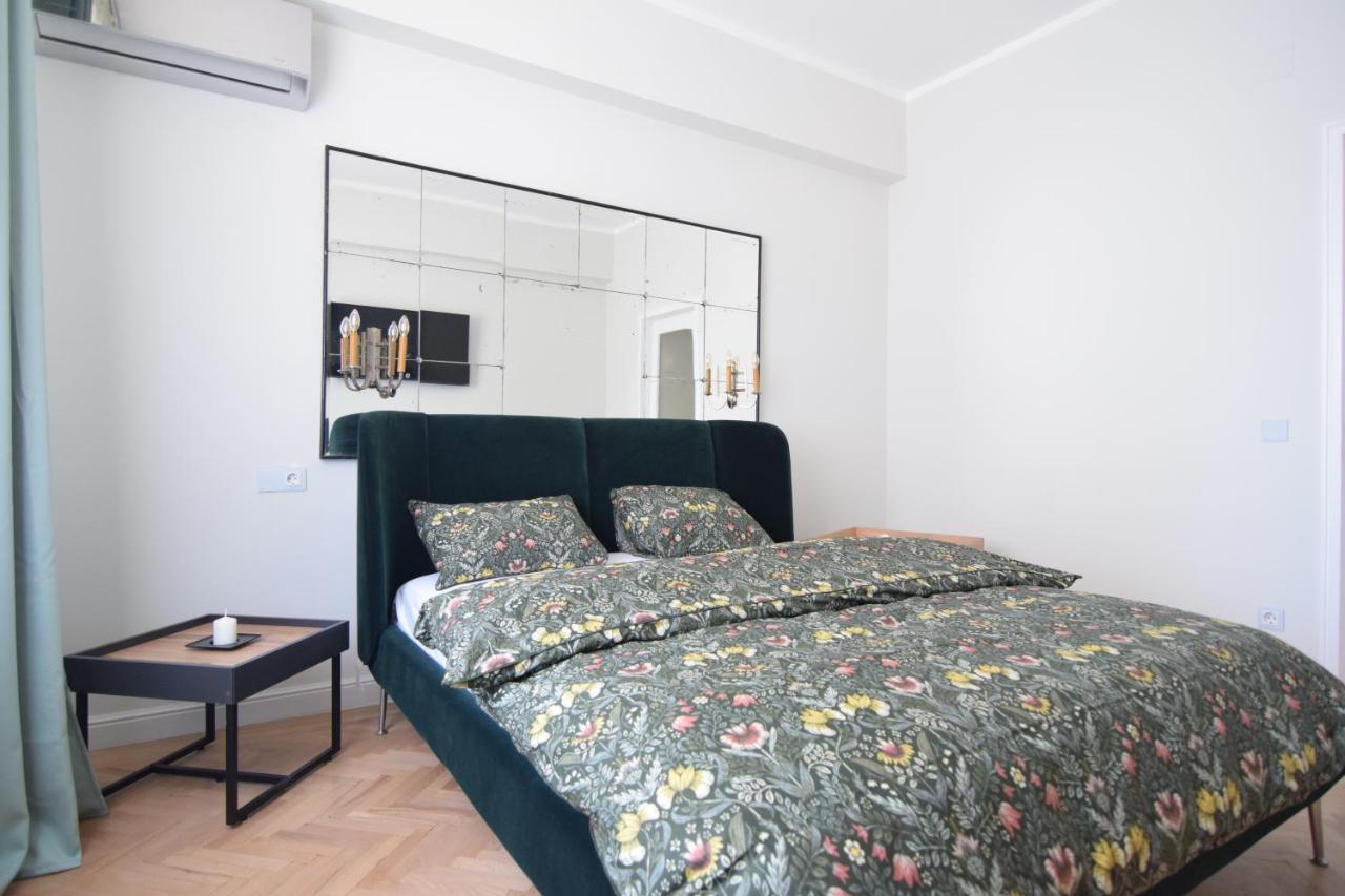 Beautiful Apartment In Old City Bukarest Eksteriør billede